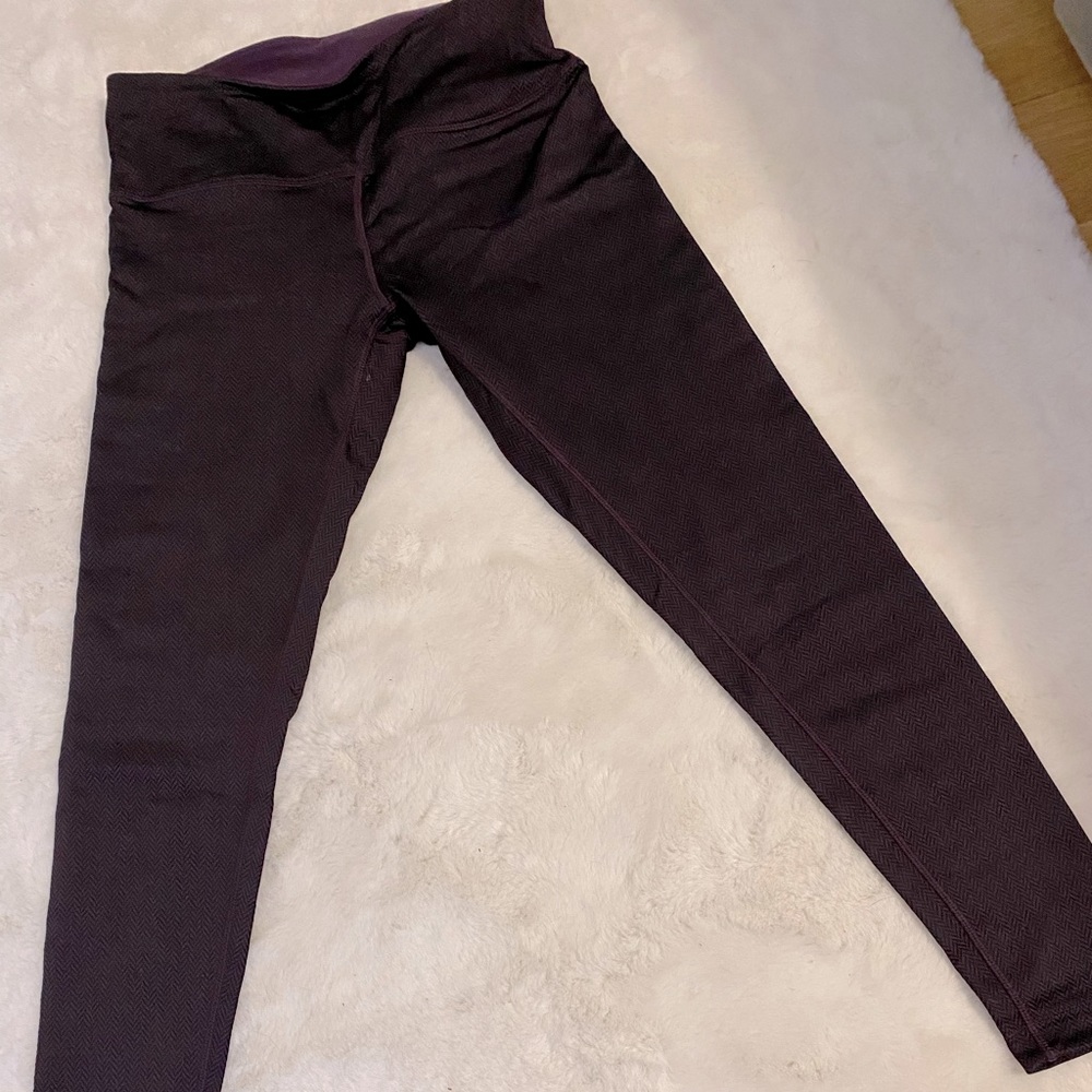 Mid-rise maroon leggings.